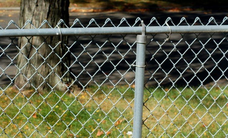 Cold Galvanizing VS Hot Dip Galvanizing of Chain Link Fence