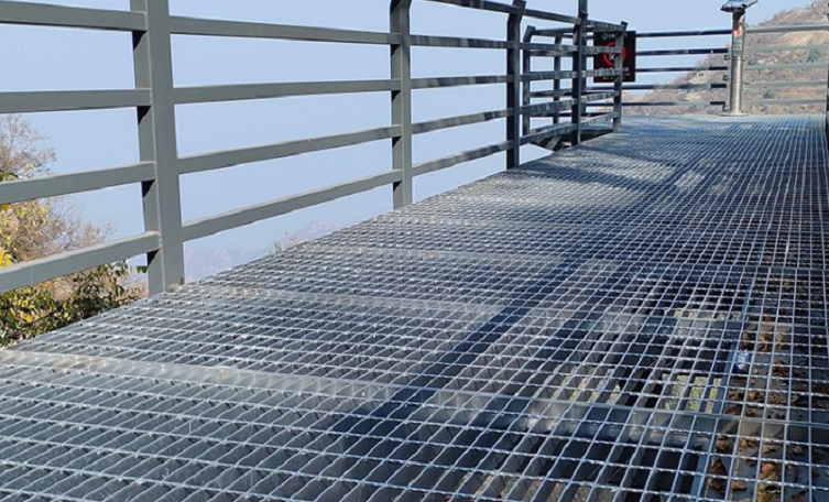 How to Choose Metal Grating